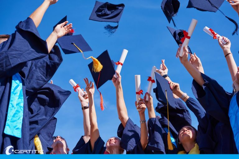 Cómo incluir certificaciones oficiales en titulaciones universitarias para elevar el valor de la oferta académica con acreditaciones reconocidas globalmente.