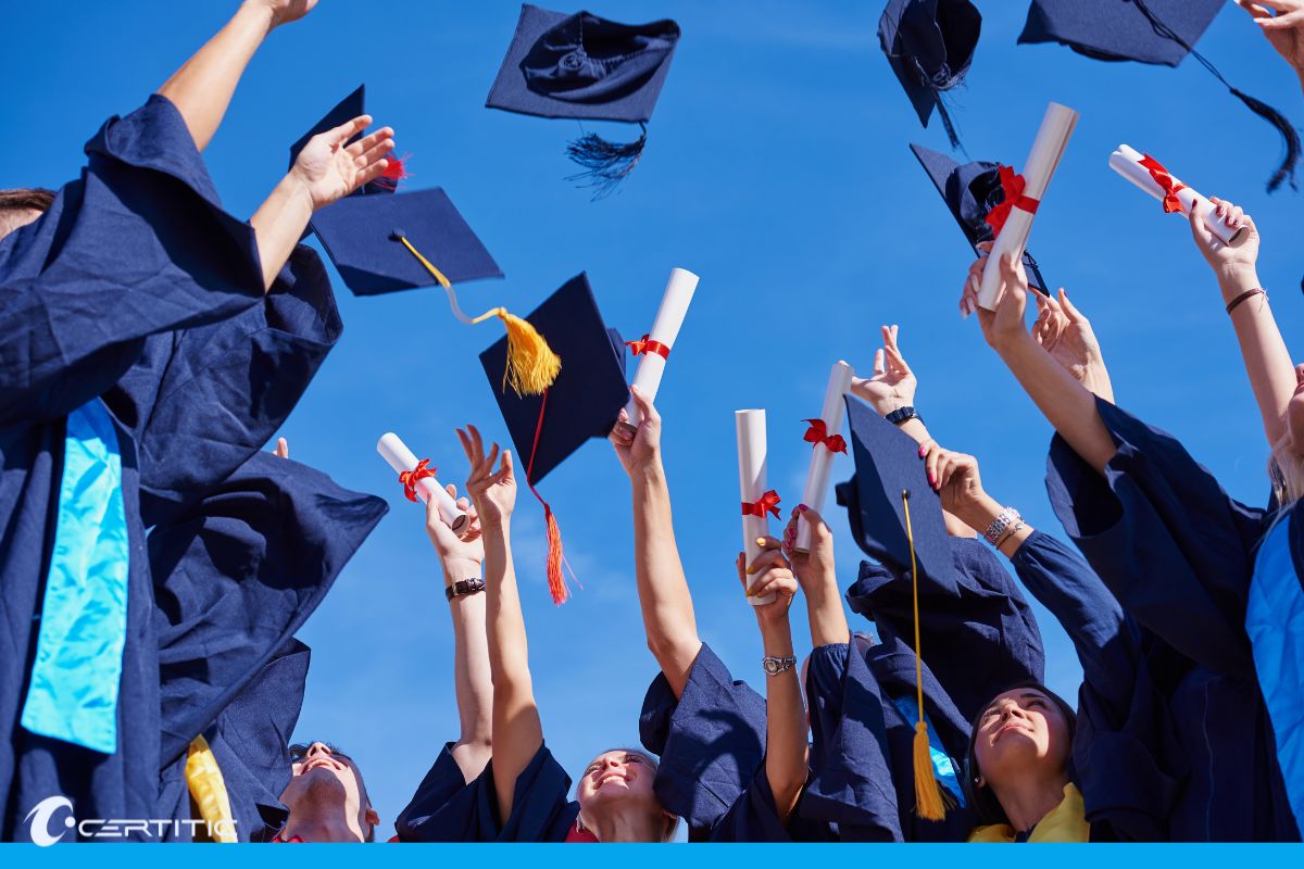 Cómo incluir certificaciones oficiales en titulaciones universitarias para elevar el valor de la oferta académica con acreditaciones reconocidas globalmente.