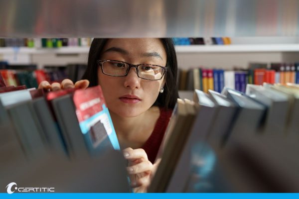 Elige la certificación adecuada según tu perfil profesional para potenciar tu carrera y destacar en el mercado laboral.